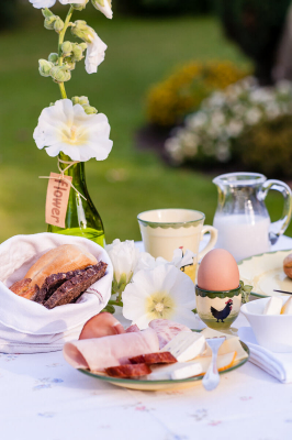 Aussagekräftige Fotos für Ihr Hotel-Unternehmen. Frühstückstisch, Food-Foto, Eier, Brötchen, Kaffee, Food-Fotograf, Fotoproduktion, Mecklenburg-Vorpommern, Sommer, Fotoshooting,