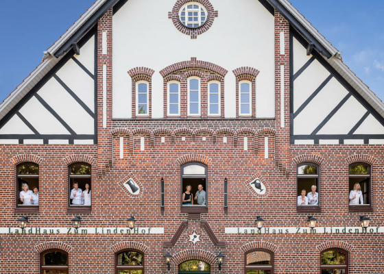 Hotelmitarbeiter Gruppenfoto Landhaus Niedersachsen gastfreundlich