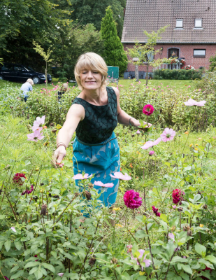 Hotel Gastgeber gastfreundlich Blumengarten Dekoration Mitarbeiterfoto