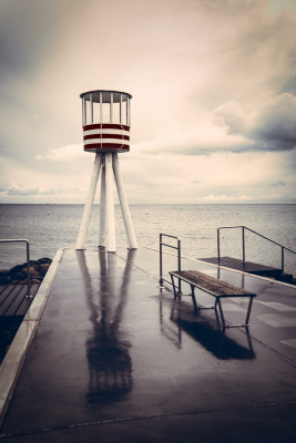 Arne Jacobsens Wachturm auf der dänischen Insel Seeland
