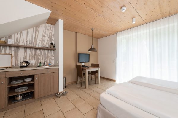 Gästezimmer mit Küchenzeile Hotelfoto von einem Gästezimmer und Küchenzeile