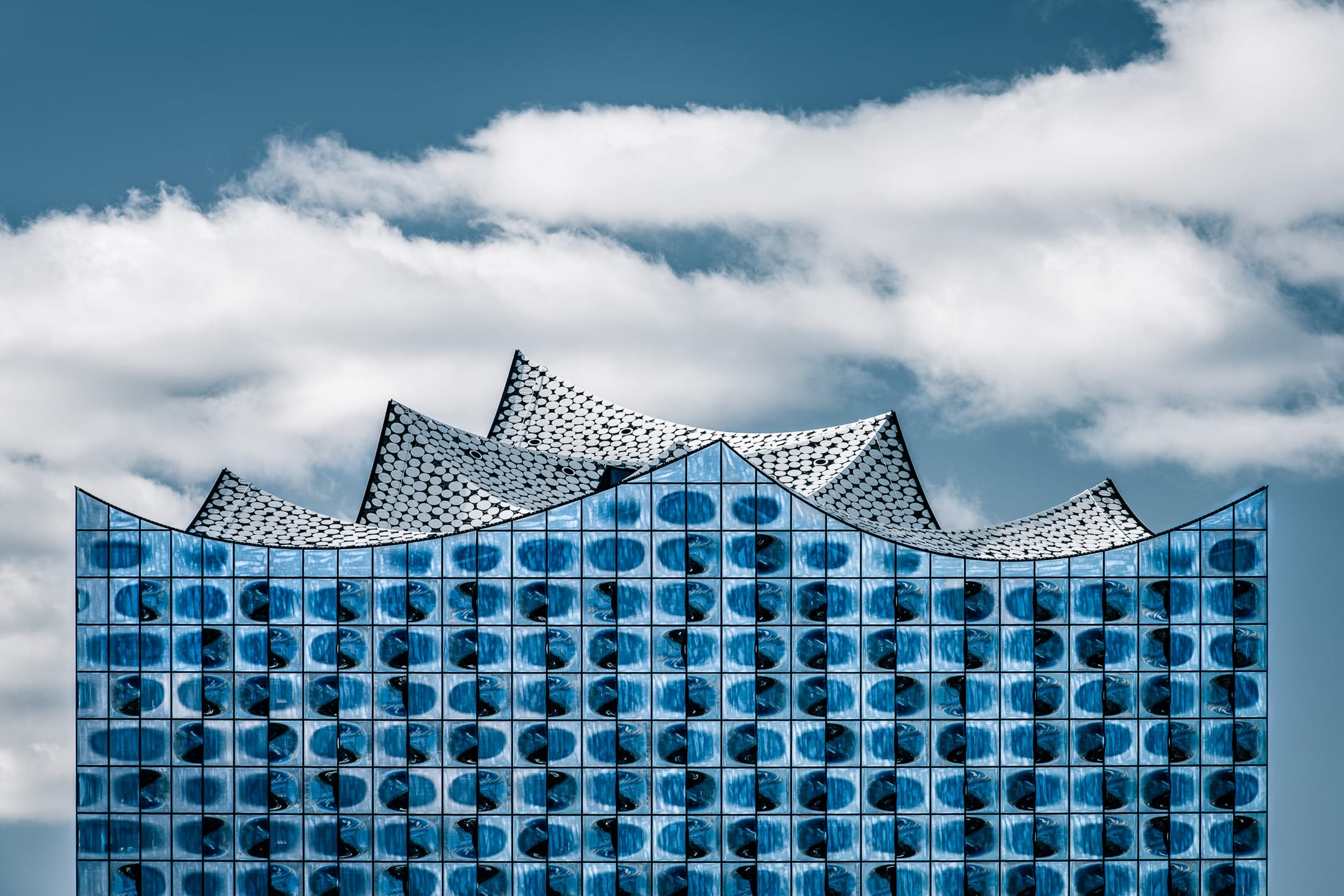 Hamburger Elbphilharmonie fotografiert vom Architekturfotograf Hamburg Markus Tiemann